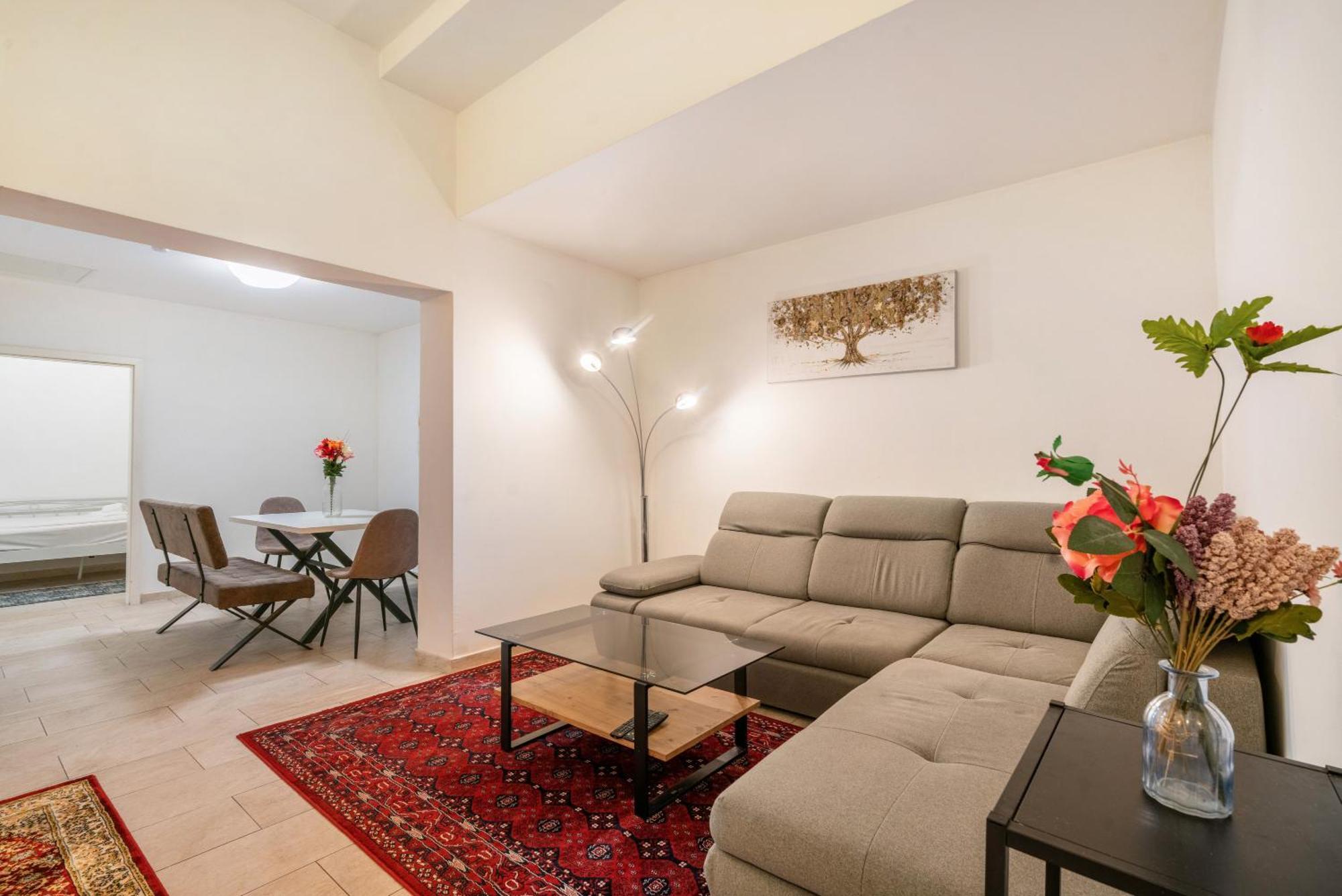 - Aldars 8 Aparthotel Munich